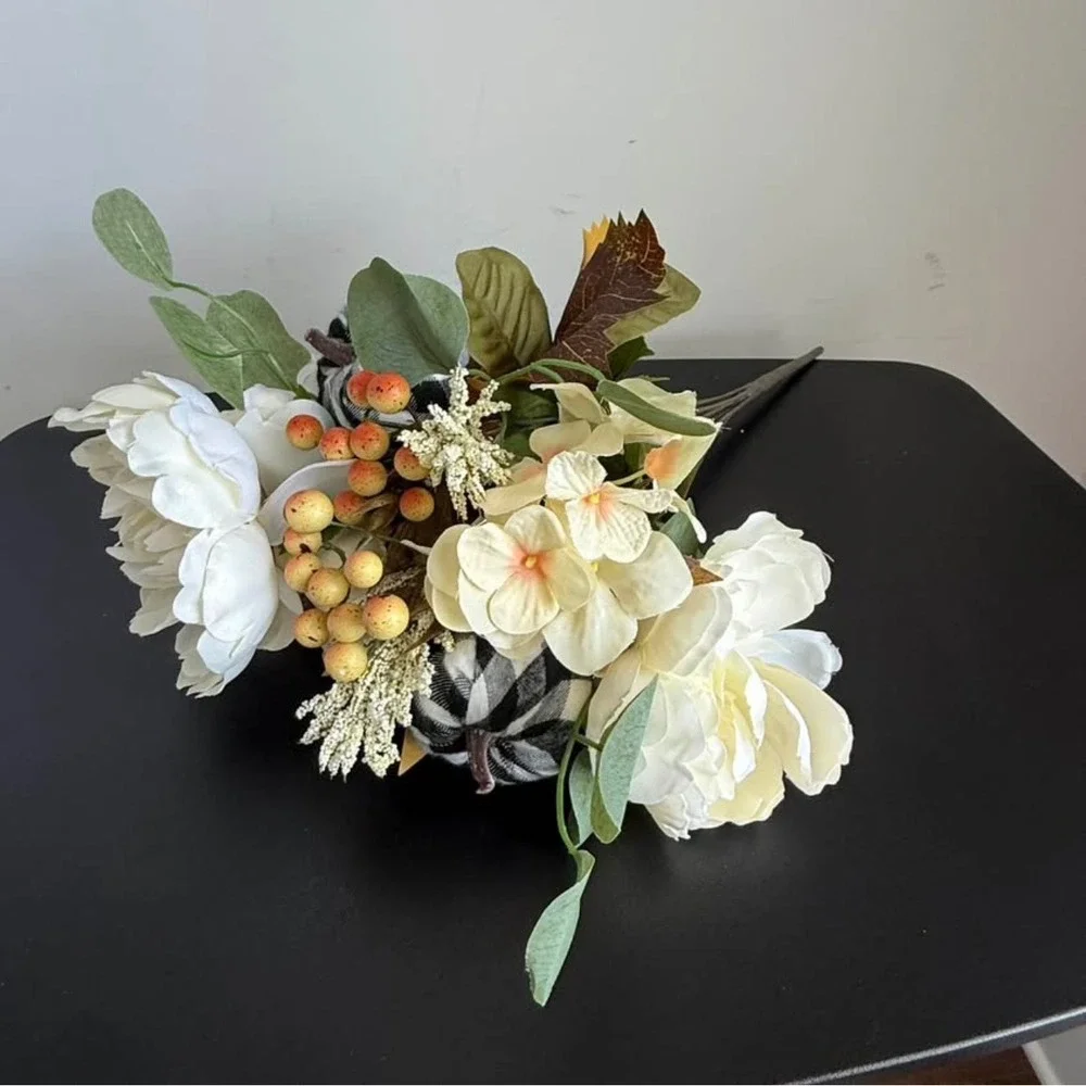 Unbranded lot handcrafted