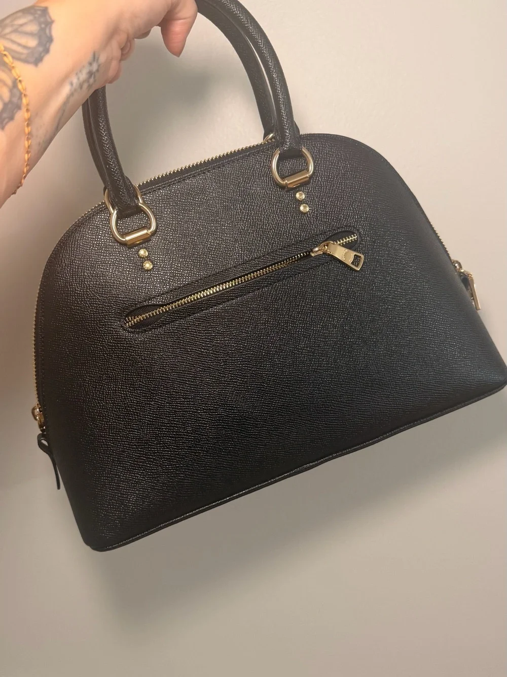 Coach hangtag features bag