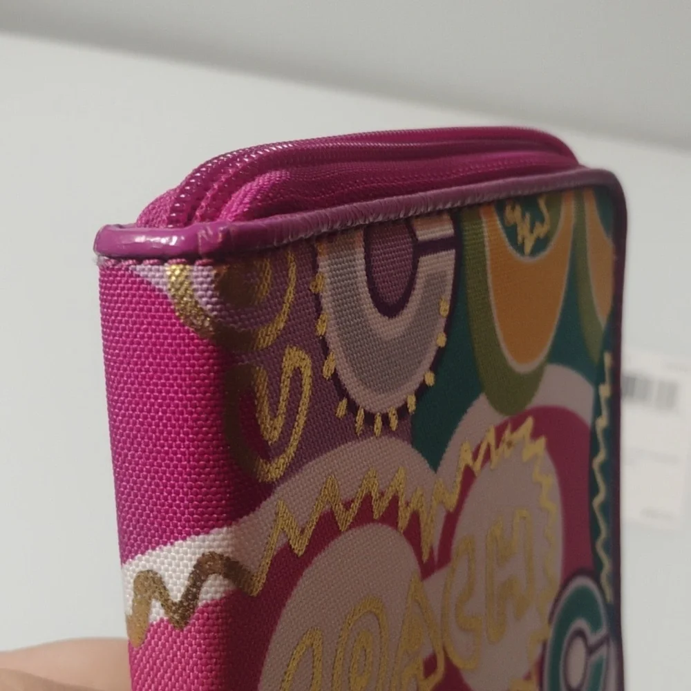 Coach print closure from