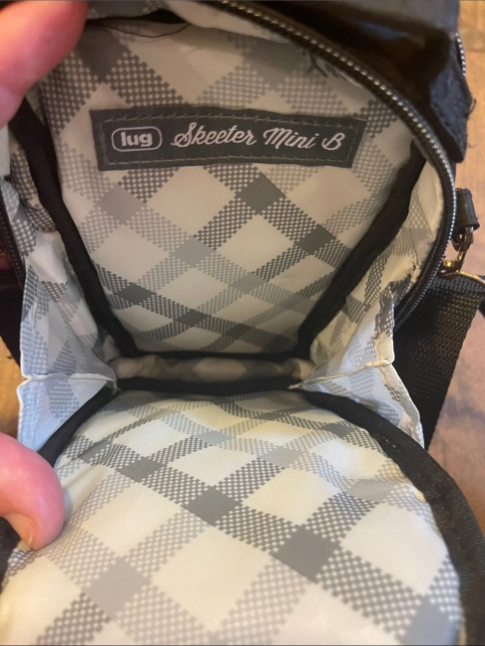 lug compact quilted