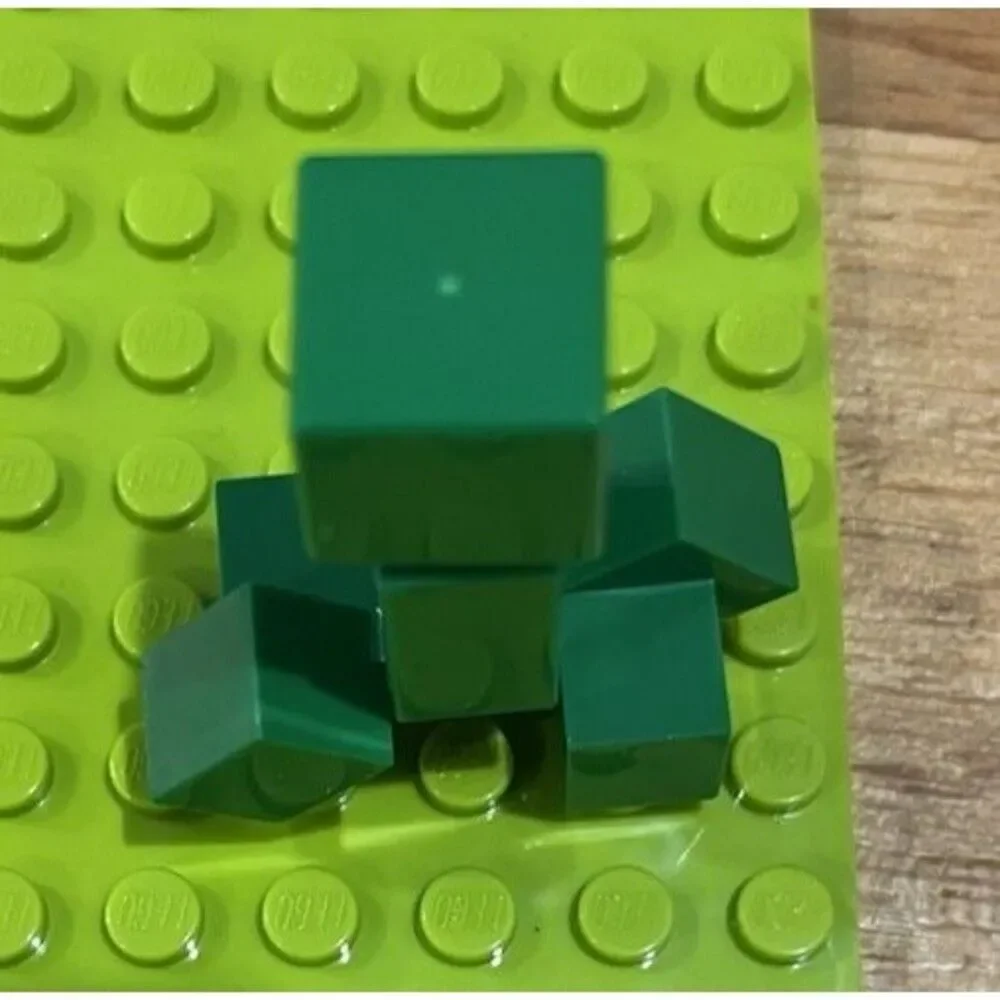 Lego minifigure creeper