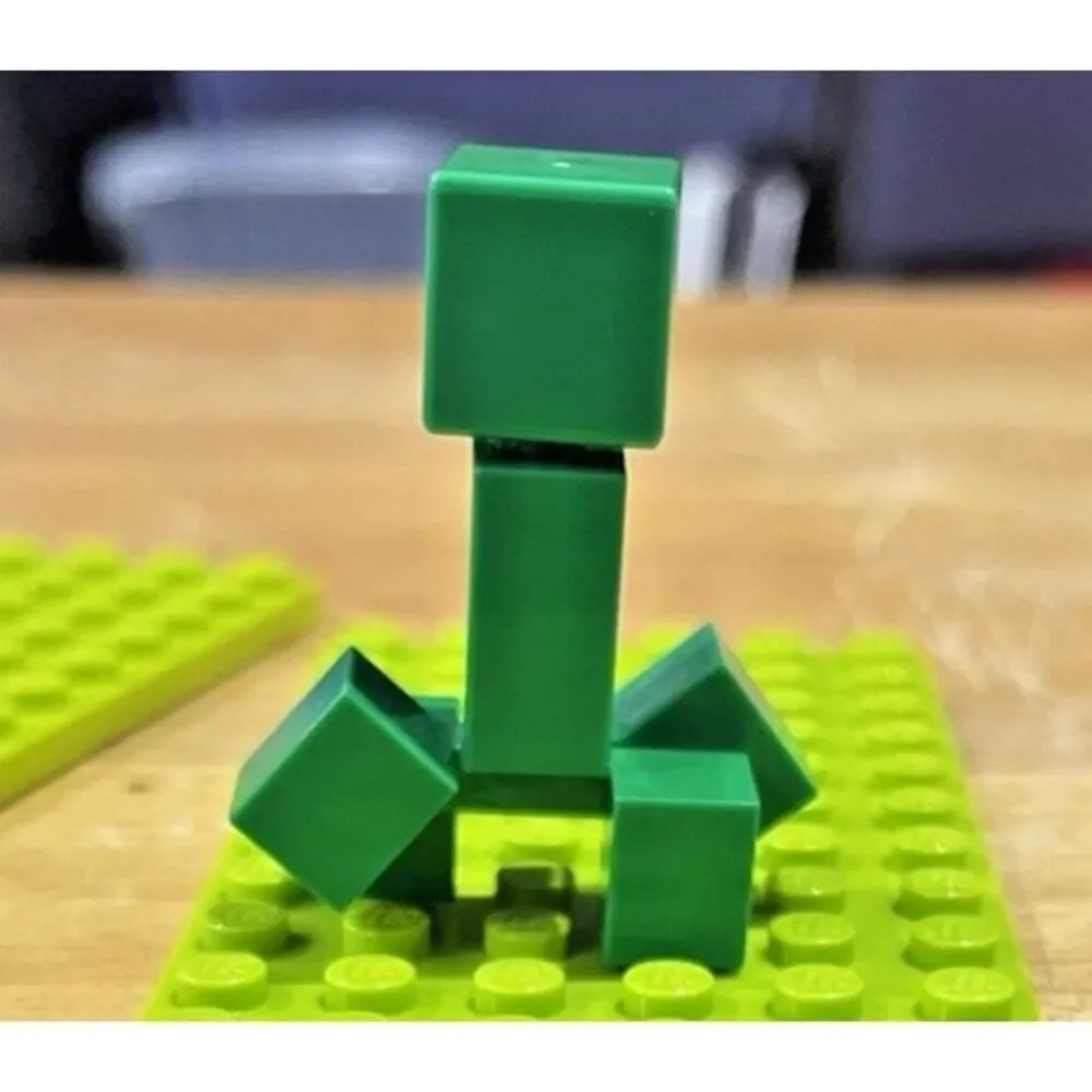 Lego minifigure creeper