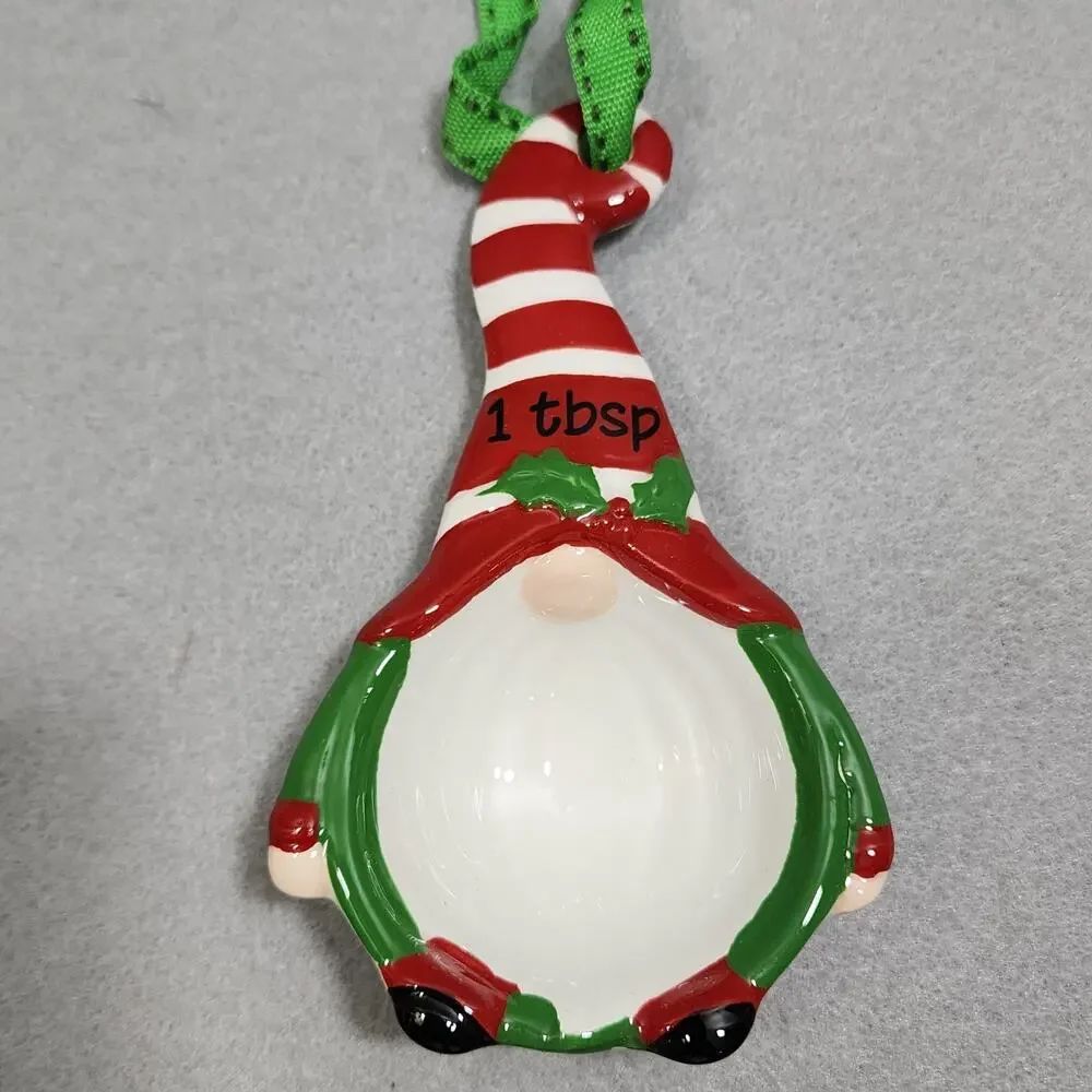 Signature Select gnome nesting