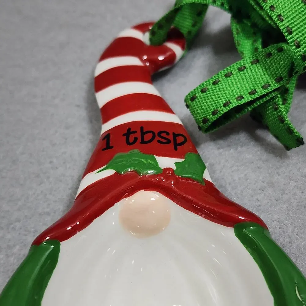 Signature Select gnome nesting