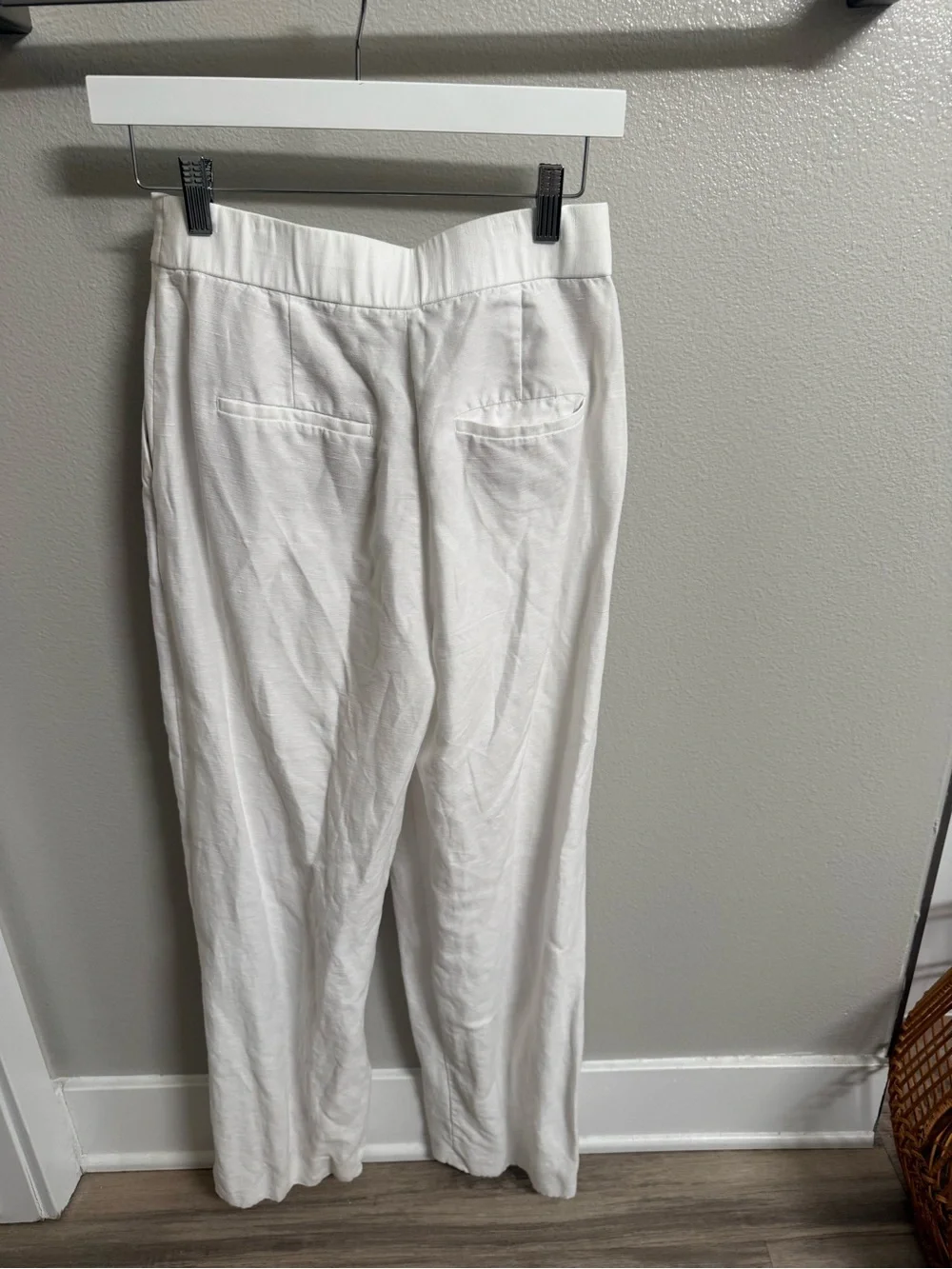 Aritzia white only
