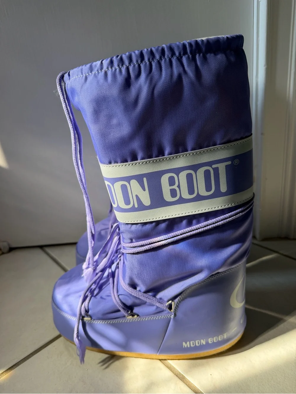 N/A moon boots