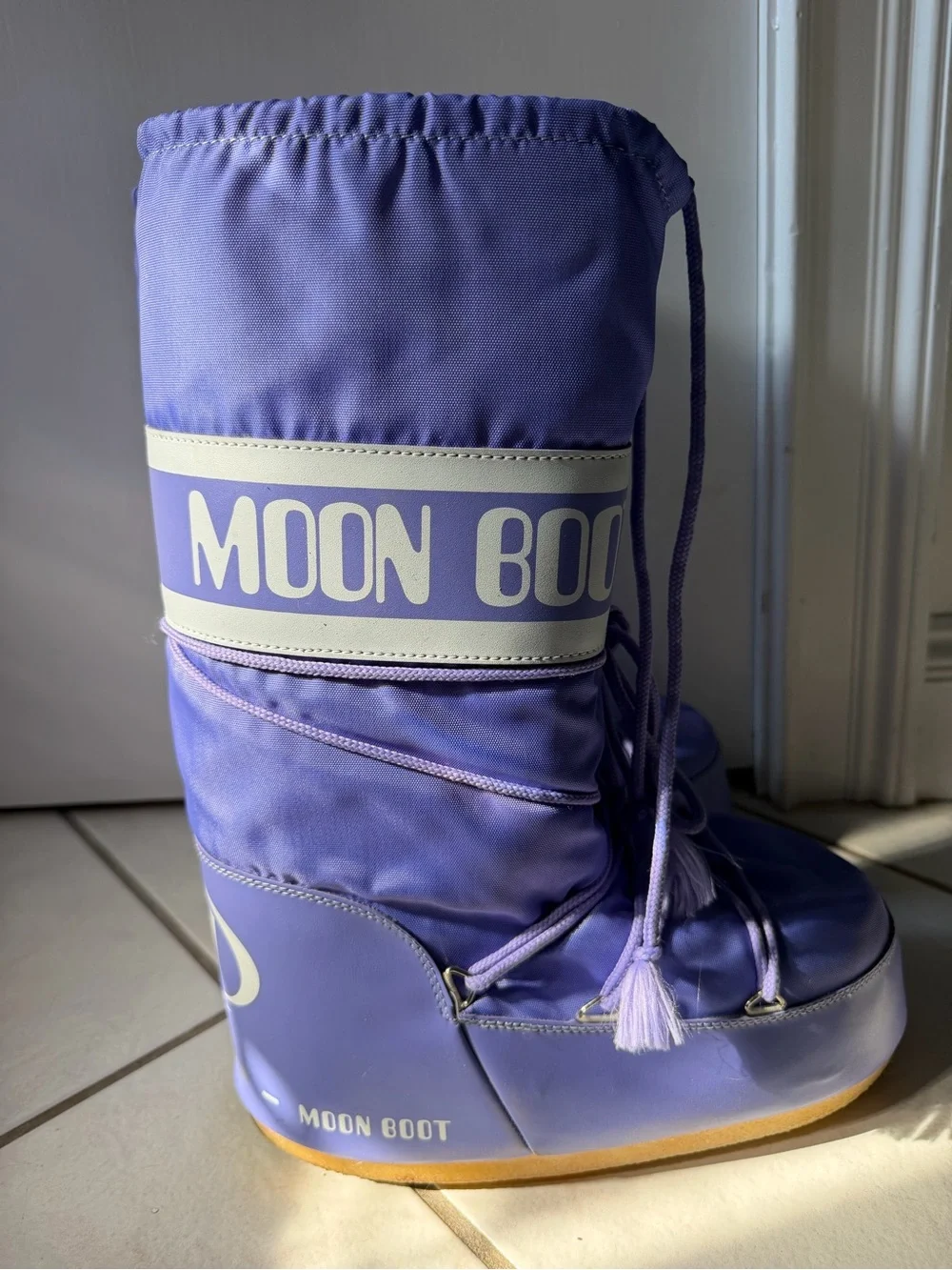 N/A moon boots