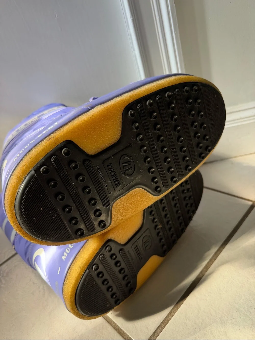 N/A moon boots