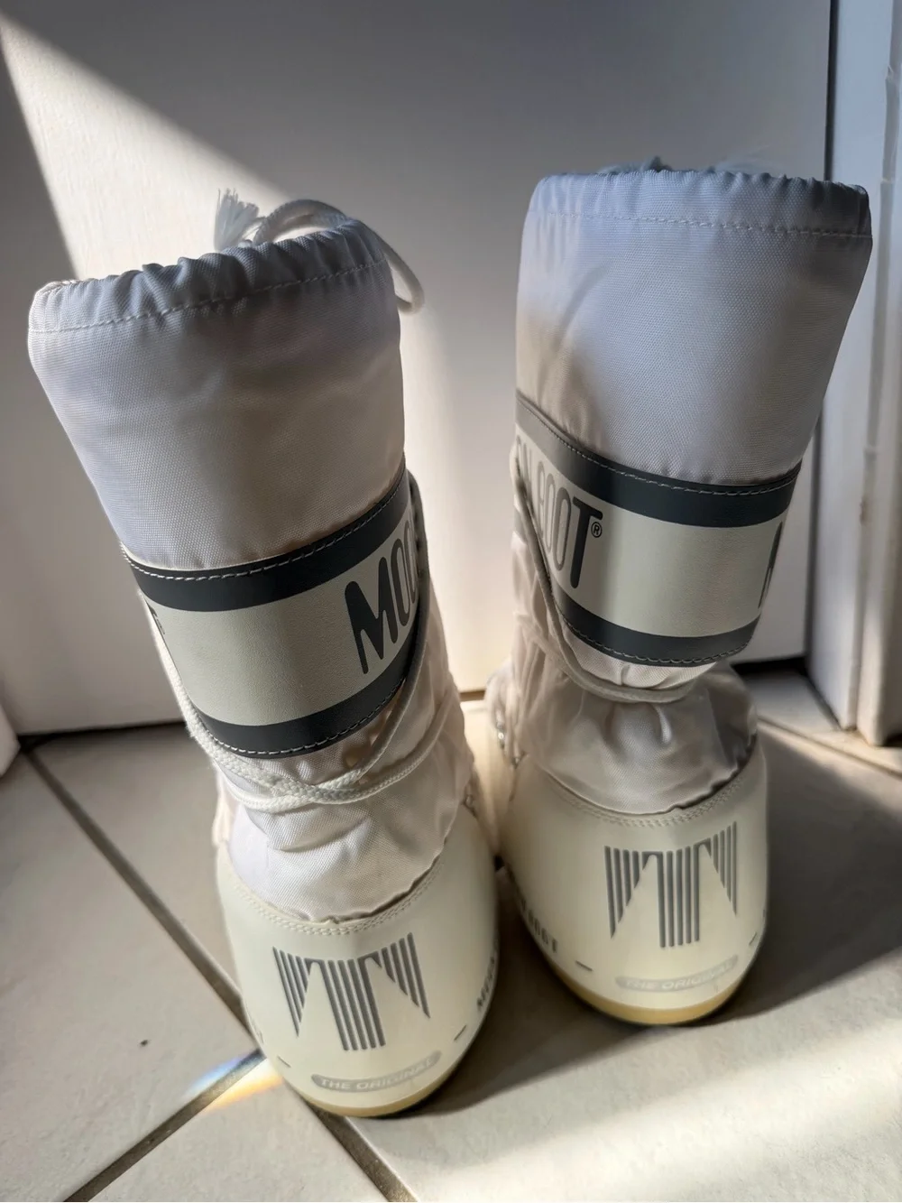 Moon Boot puffy insulated