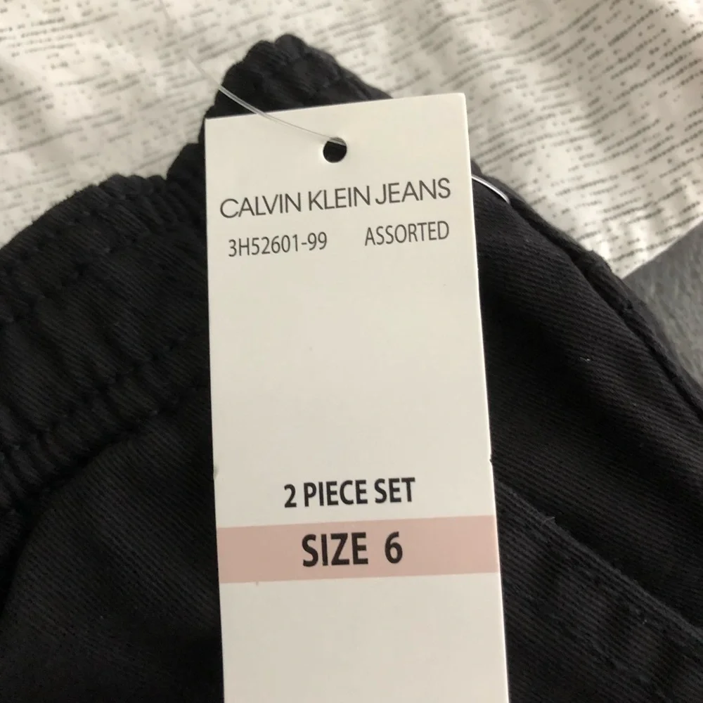 Calvin Klein nice 2pc