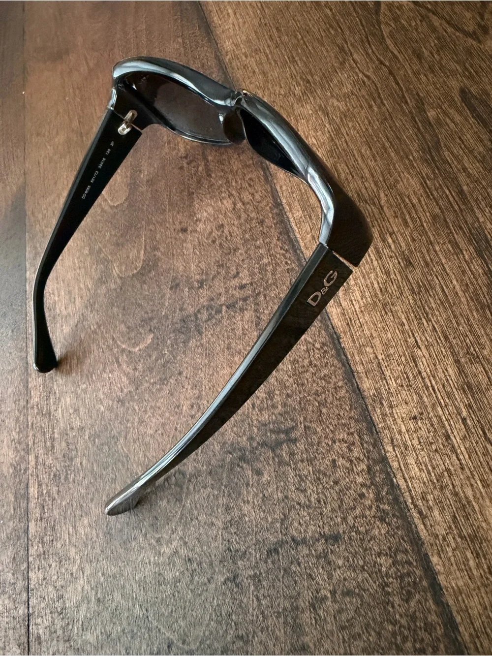 Dolce & Gabbana sleek oval