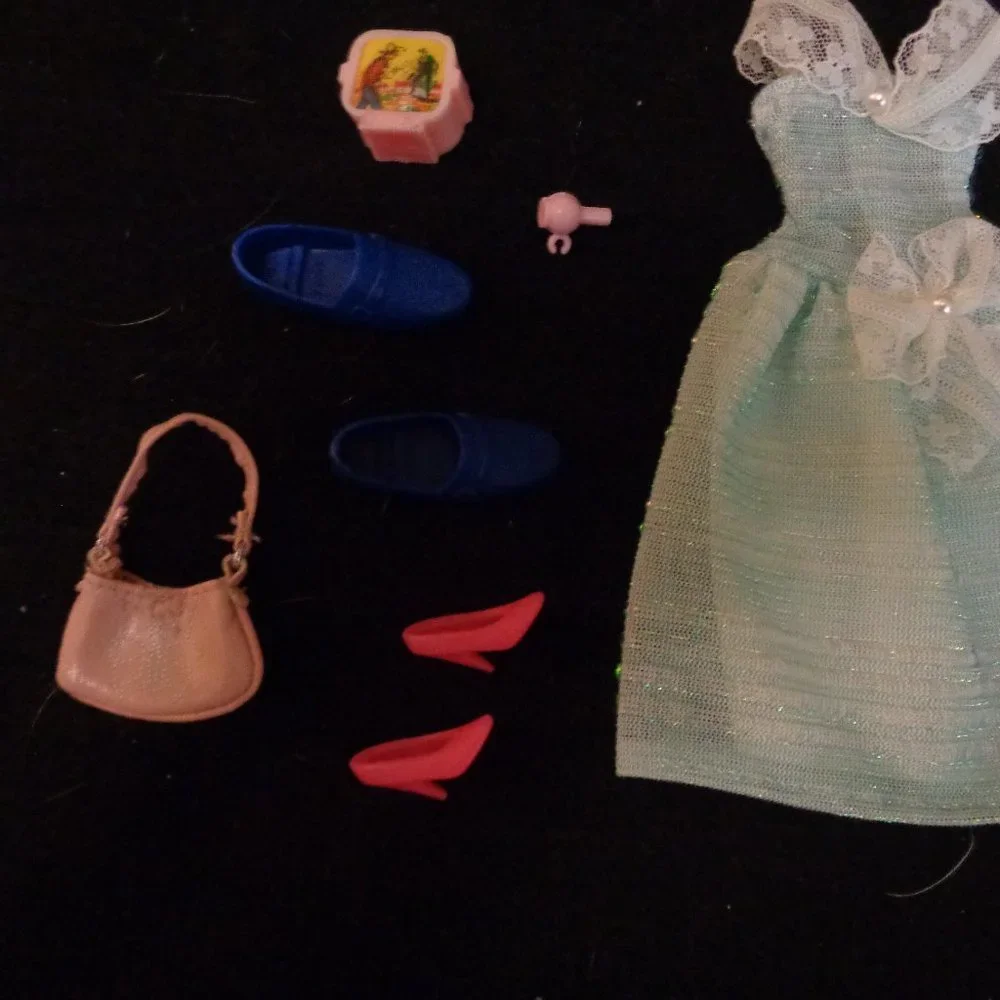BARBIE VINTAGE DOLL STUFF this such