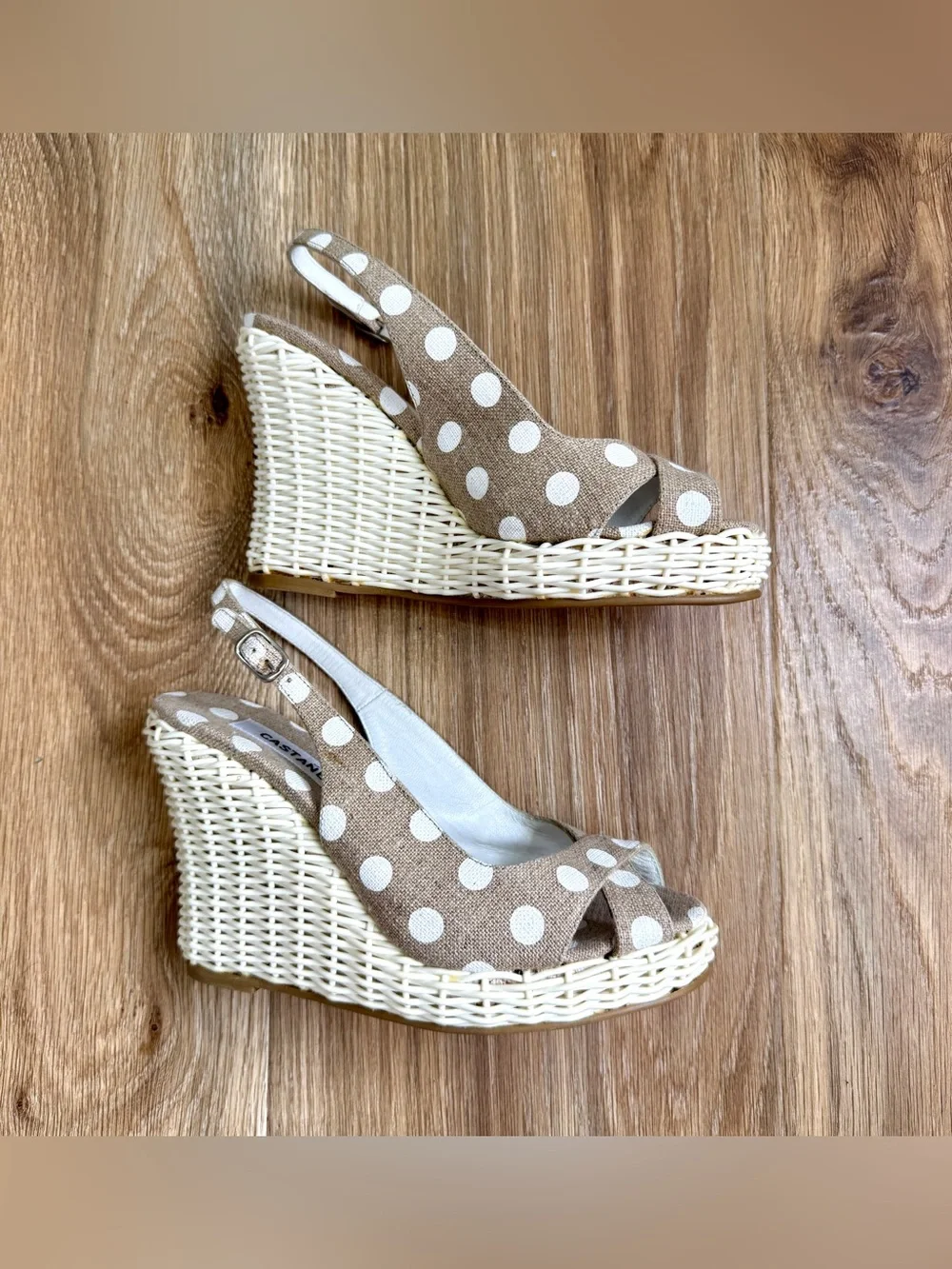 Castaner 37 dot details