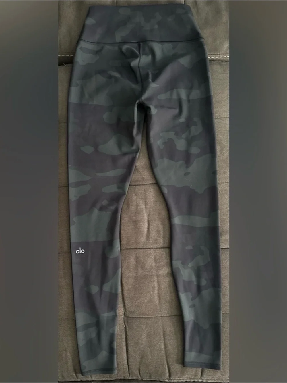 ALO Yoga Women's Camo Leggings - Black & Dark Green