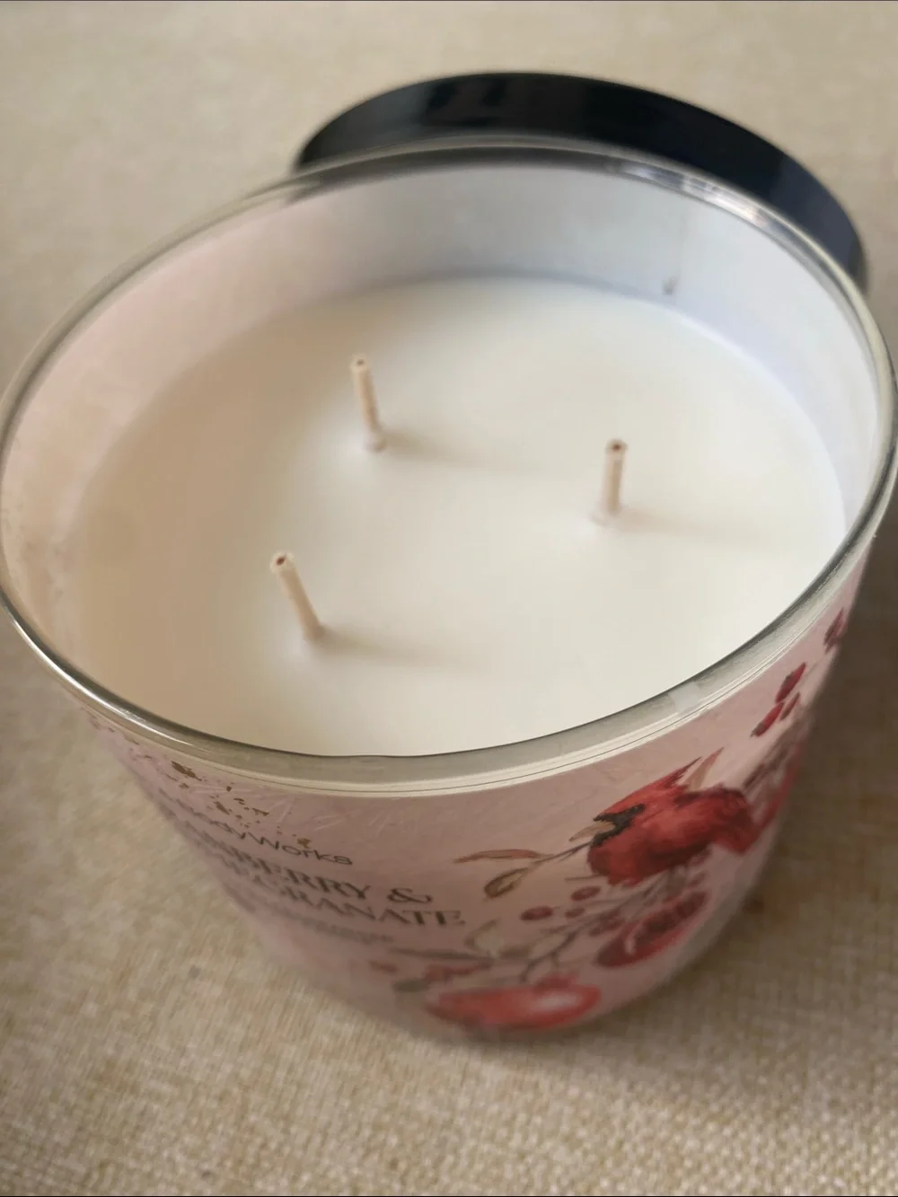 Bath & Body Works fragrant candle