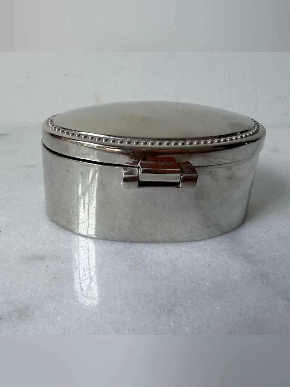 N/A oval metal