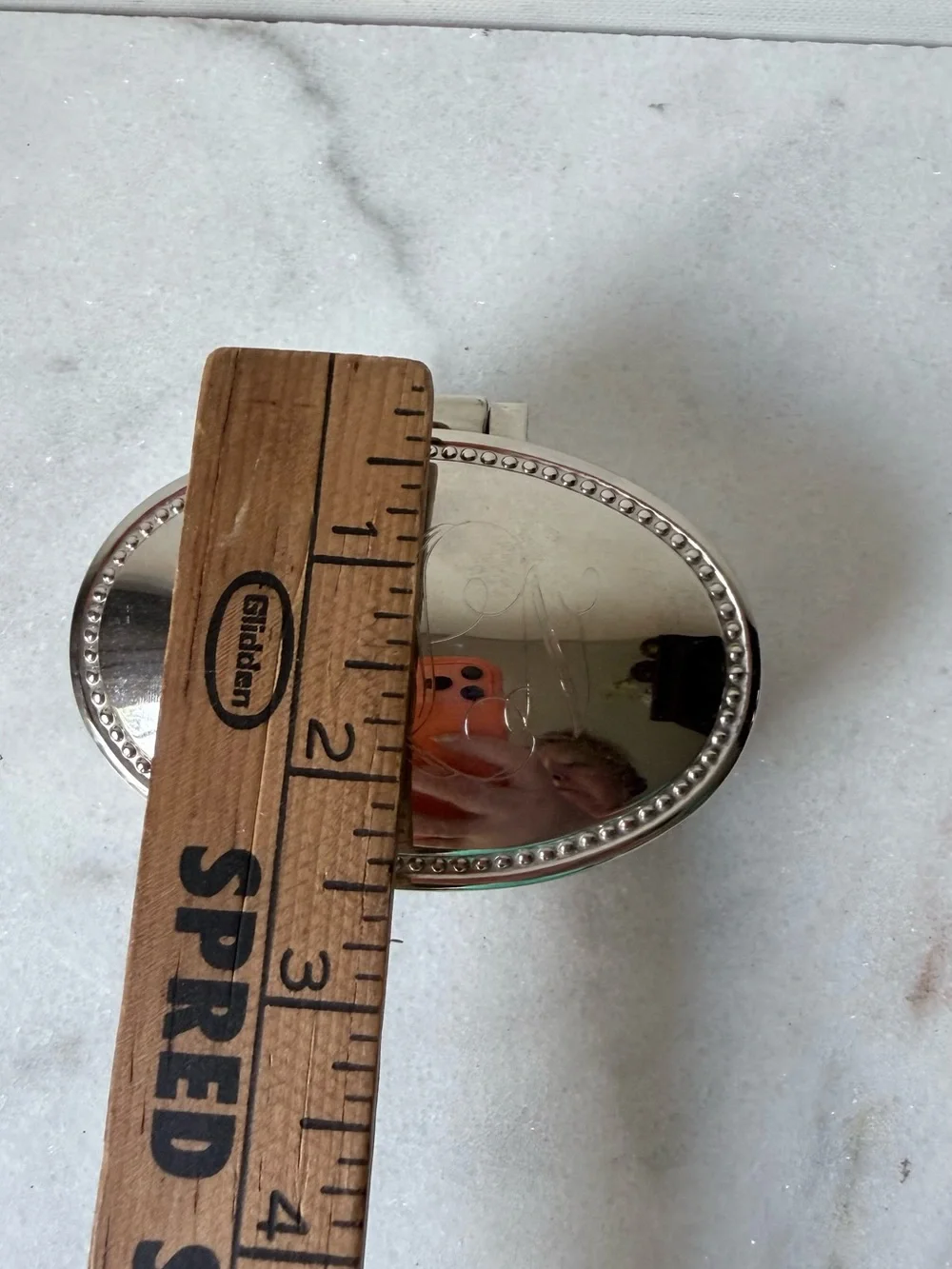 N/A oval metal