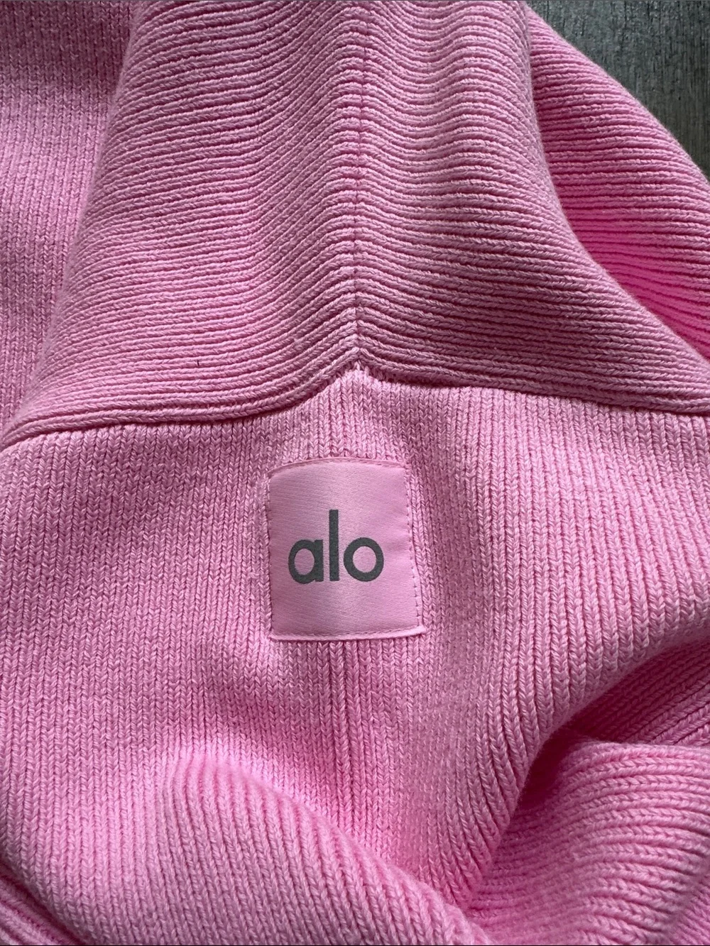 ALO Yoga hem fun pocket