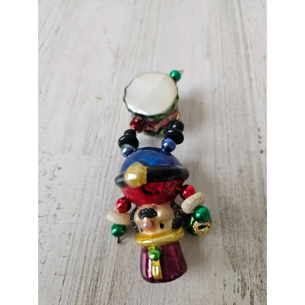 unbranded glass drummer