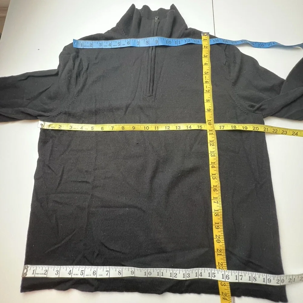 Banana Republic small hole