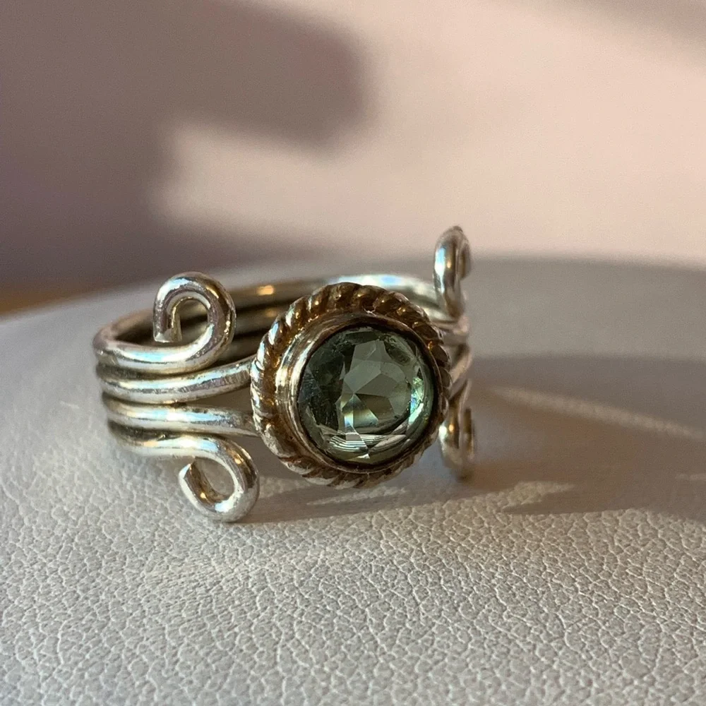 N/A gorgeous ring