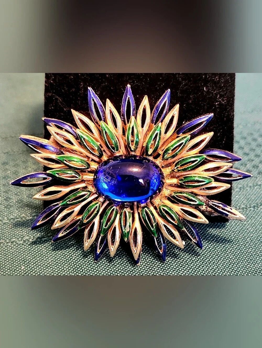 Crown Trifari vintage crown