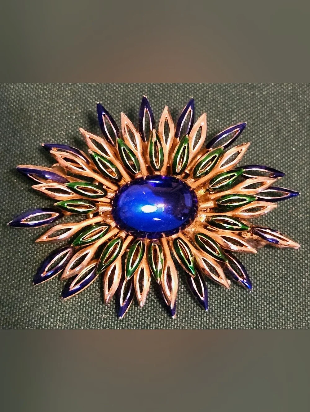 Crown Trifari vintage crown