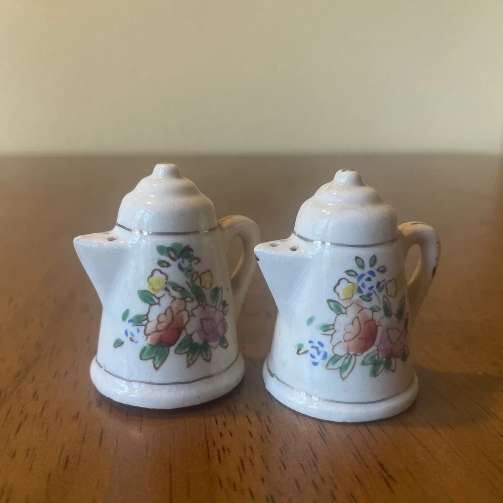 Vintage 50's Floral Mini Pitcher Salt & Pepper Shakers Cottagecore  Japan  2