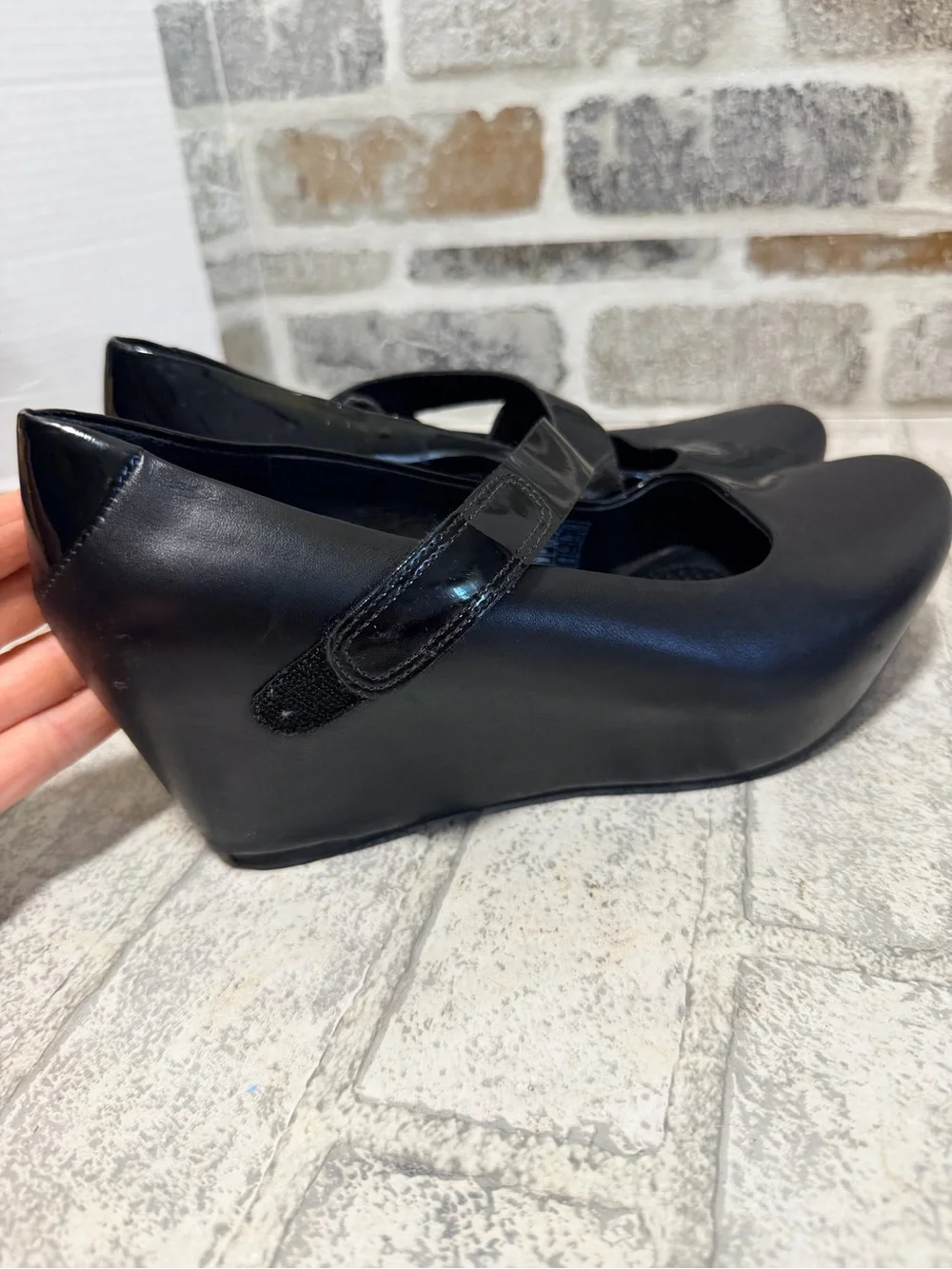 Tsubo Black Patent-Trim Mary Jane wedge shoes 6.5