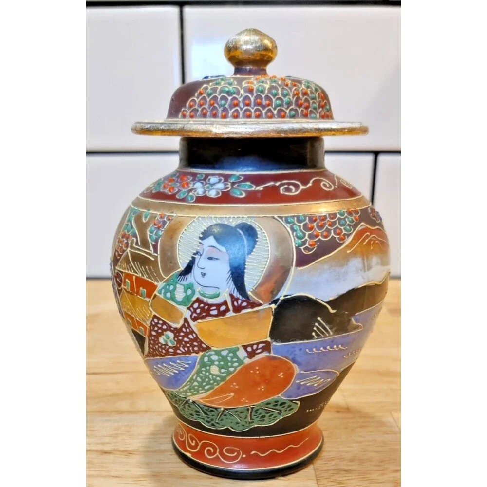 Small VTG Japanese Geisha Porcelain Gilded Satsuma Vase/Lid-Hand Painted Japan