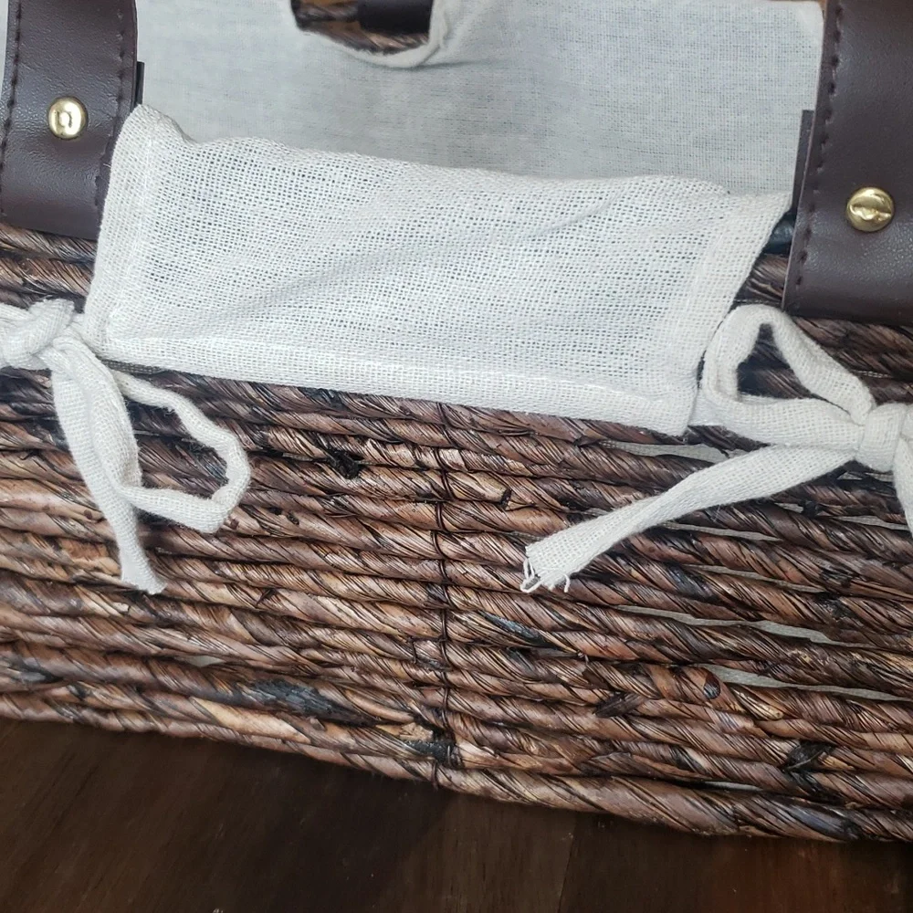 N/A wicker basket