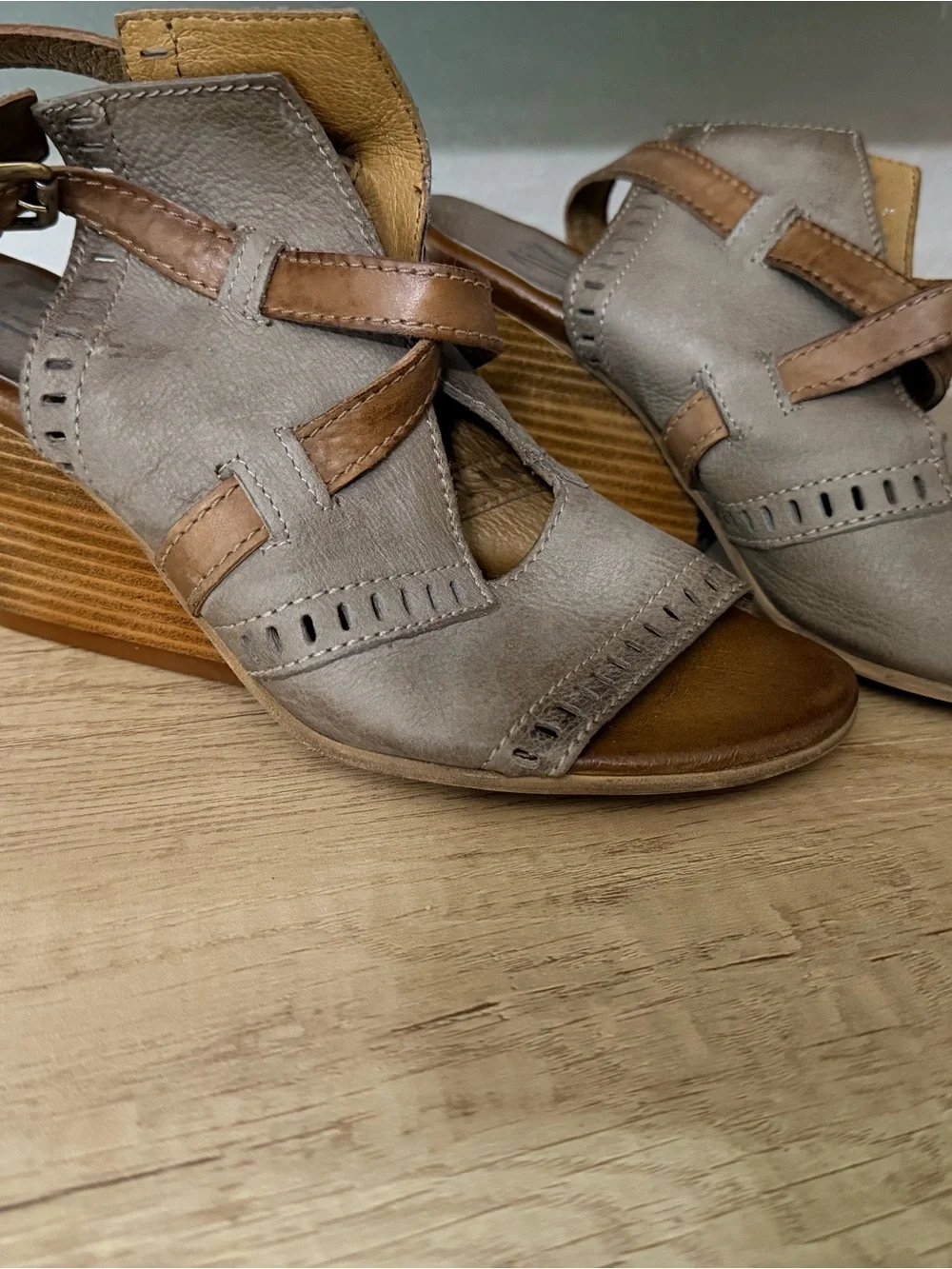 Miz Mooz cutout taupe