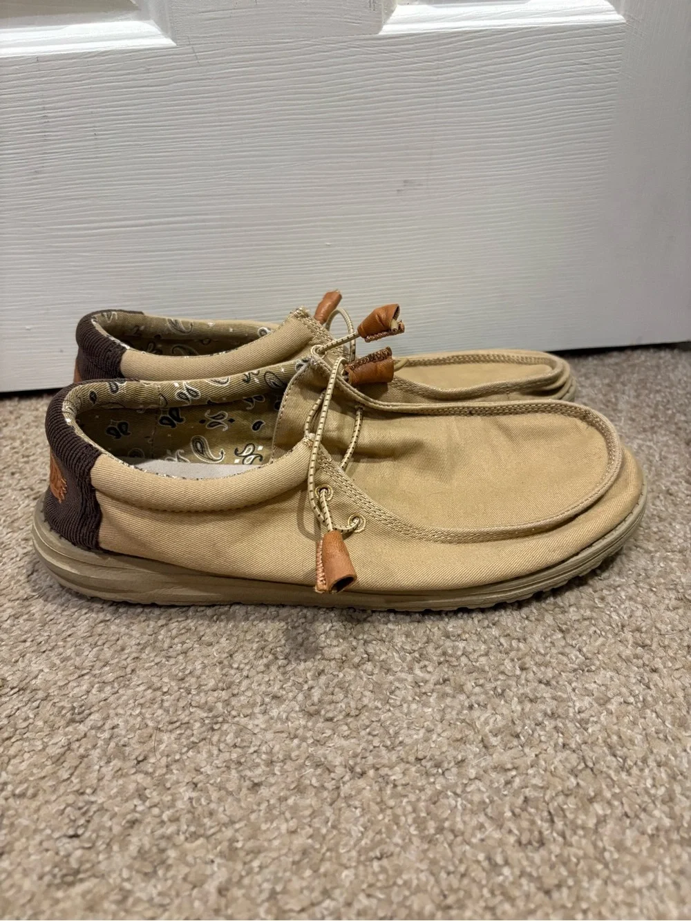 Hey Dude shoes well elastic