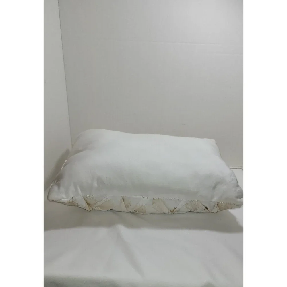Unbranded white gold