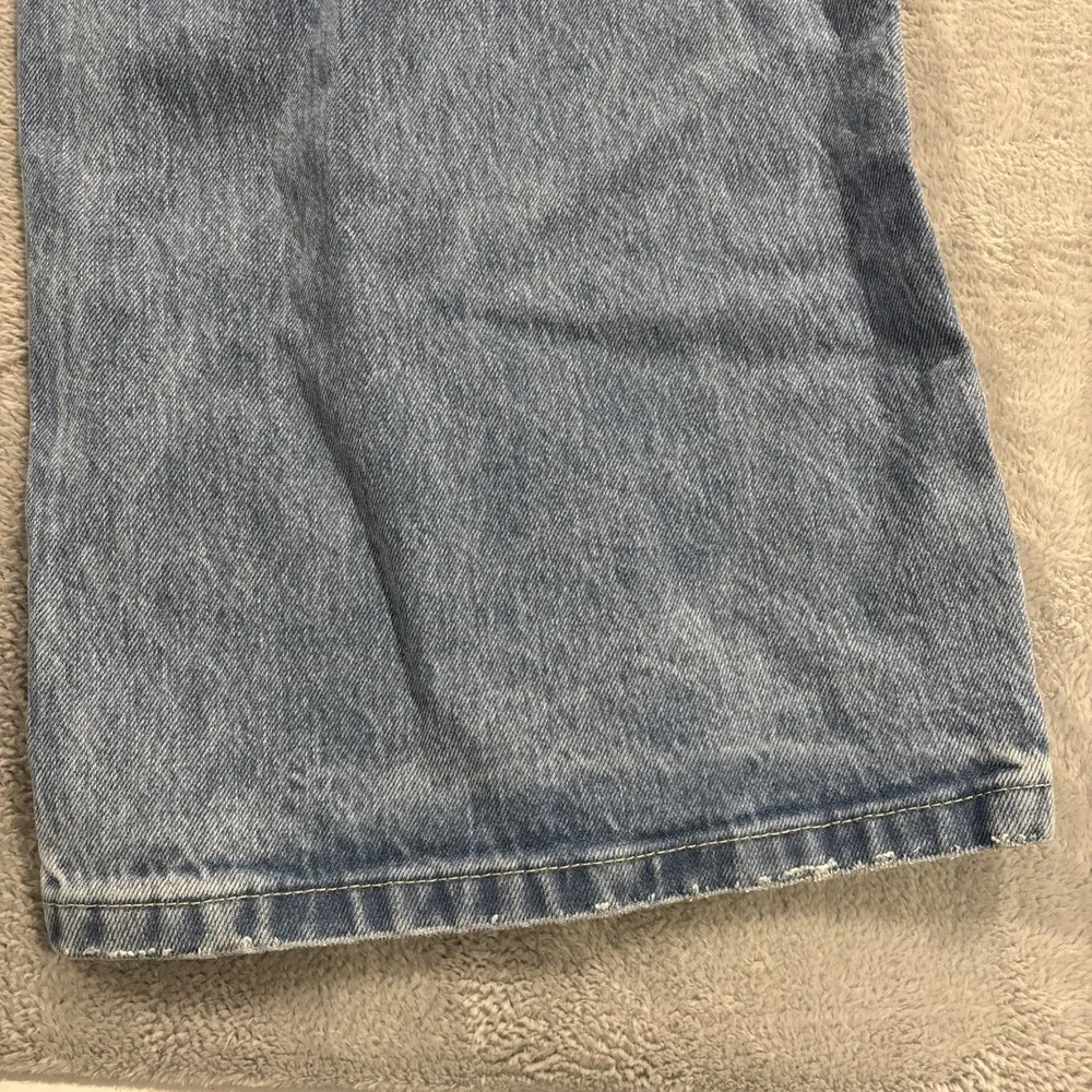 Levis ask shipping damage