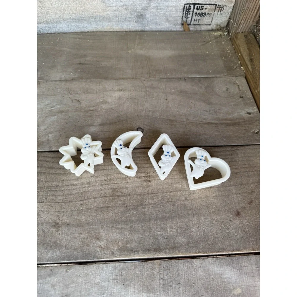 Vintage 1992 Pillsbury Doughboy Set of 4 Cookie Cutters shapes Heart Moon baking