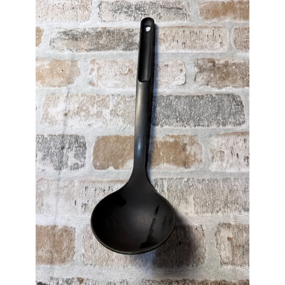 Tupperware Black Soup Ladle Kitchen Utensil 1316-4 Long‎ Handle Serving Spoon