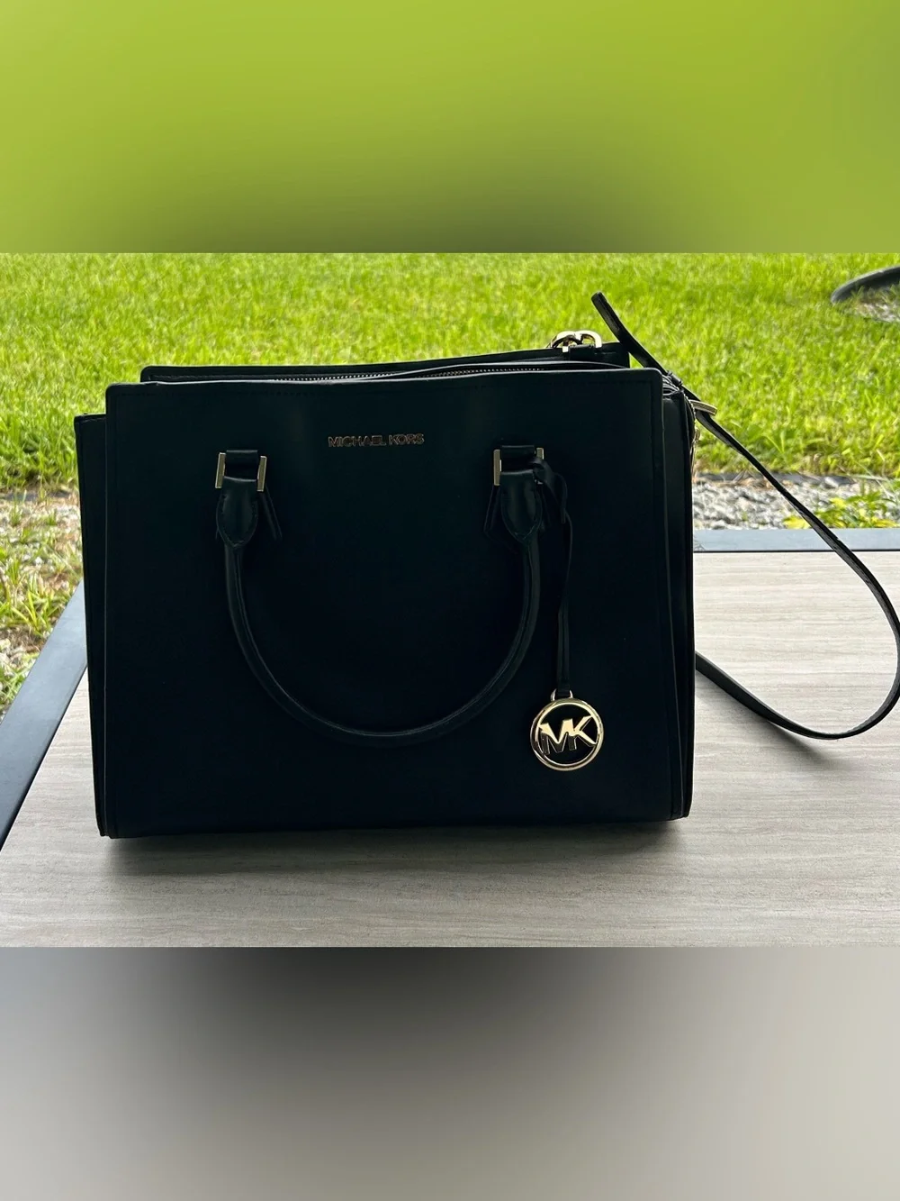 Michael Kors Sheila Medium Satchel Shoulder Bag Center Zip Black