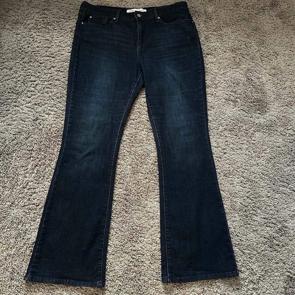 Levis Signature Women's Mid Rise Bootcut Flare Jeans Size 34x31 Blue Dark Wash‎