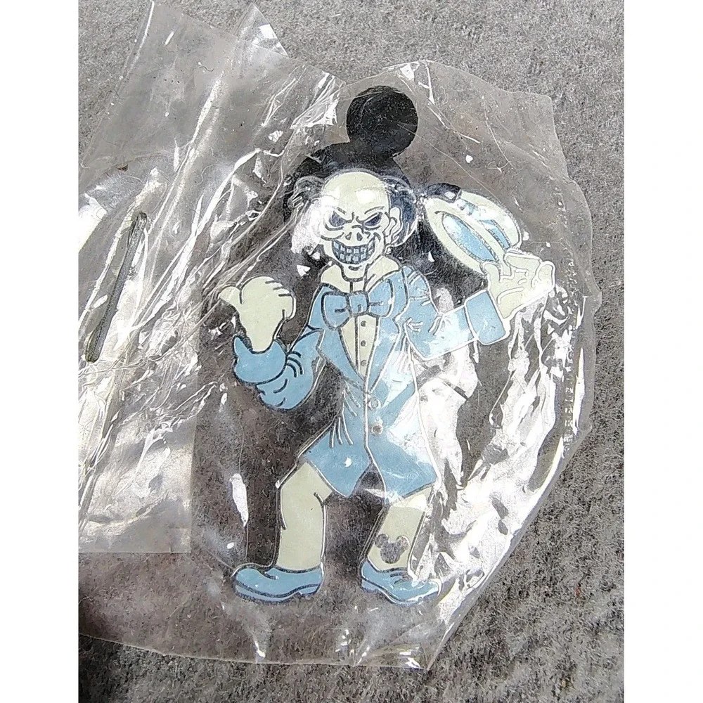 Disney‎ Hidden Mickey Pin Haunted Mansion EZRA Skeleton Hitchhiker 2007 New
