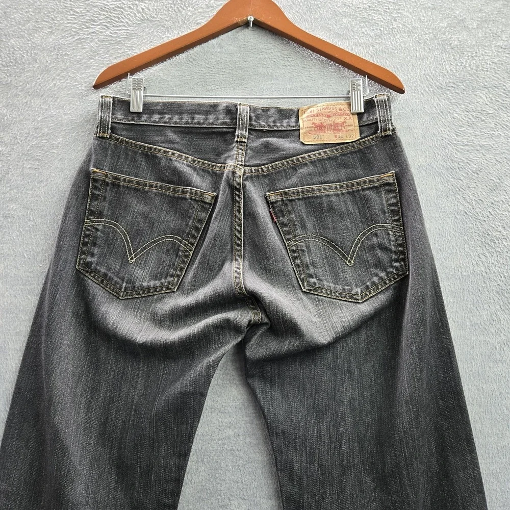 Levis *please carefully