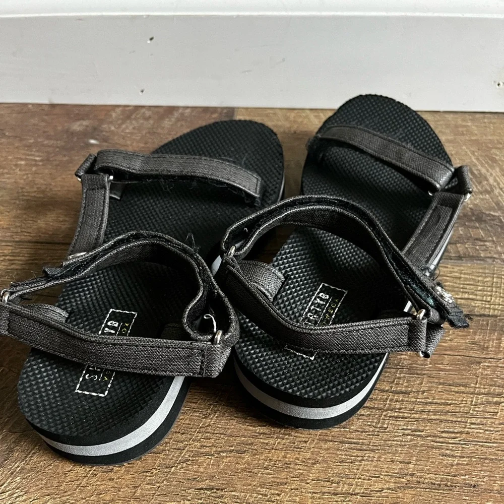 Yellow Box comfortable black