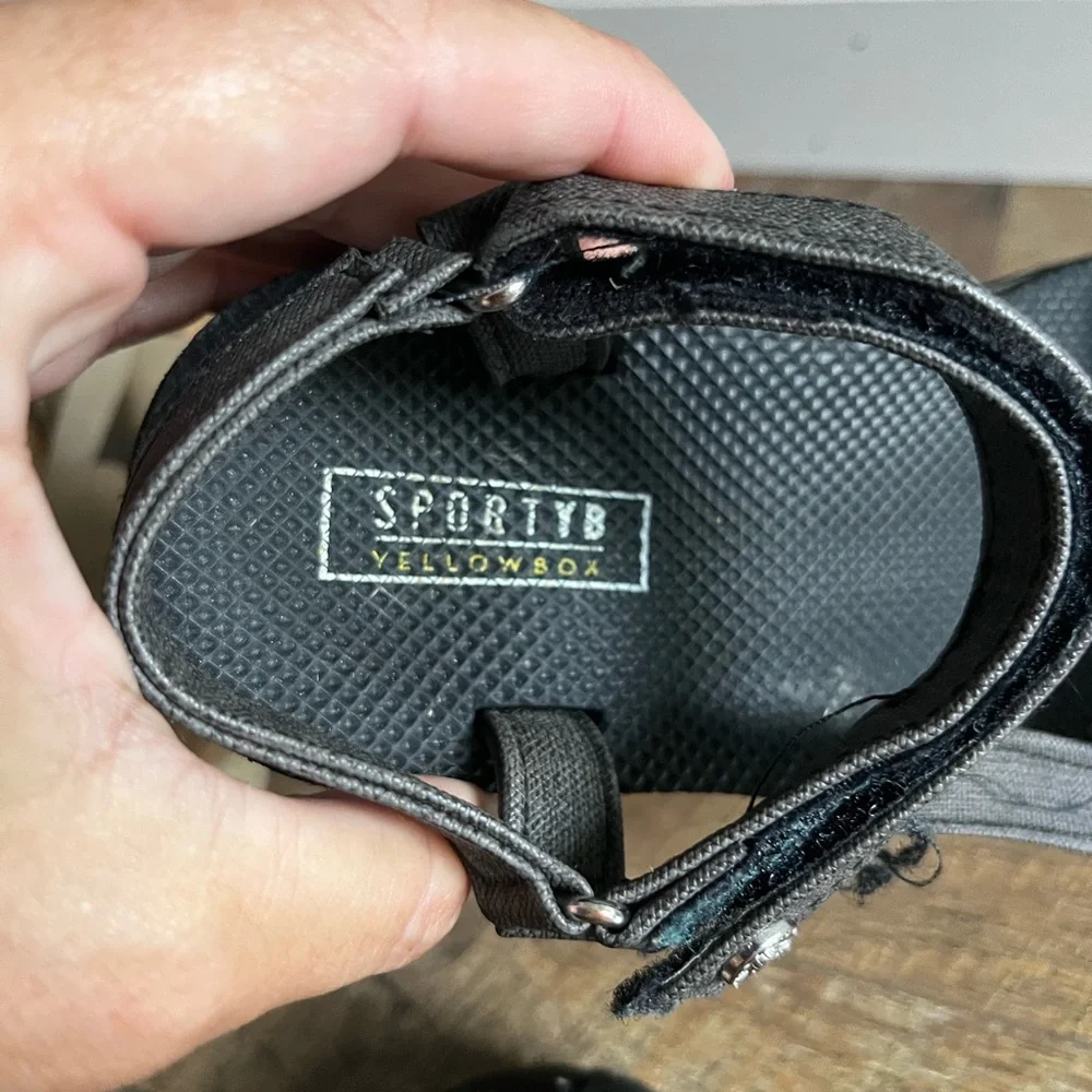 Yellow Box comfortable black