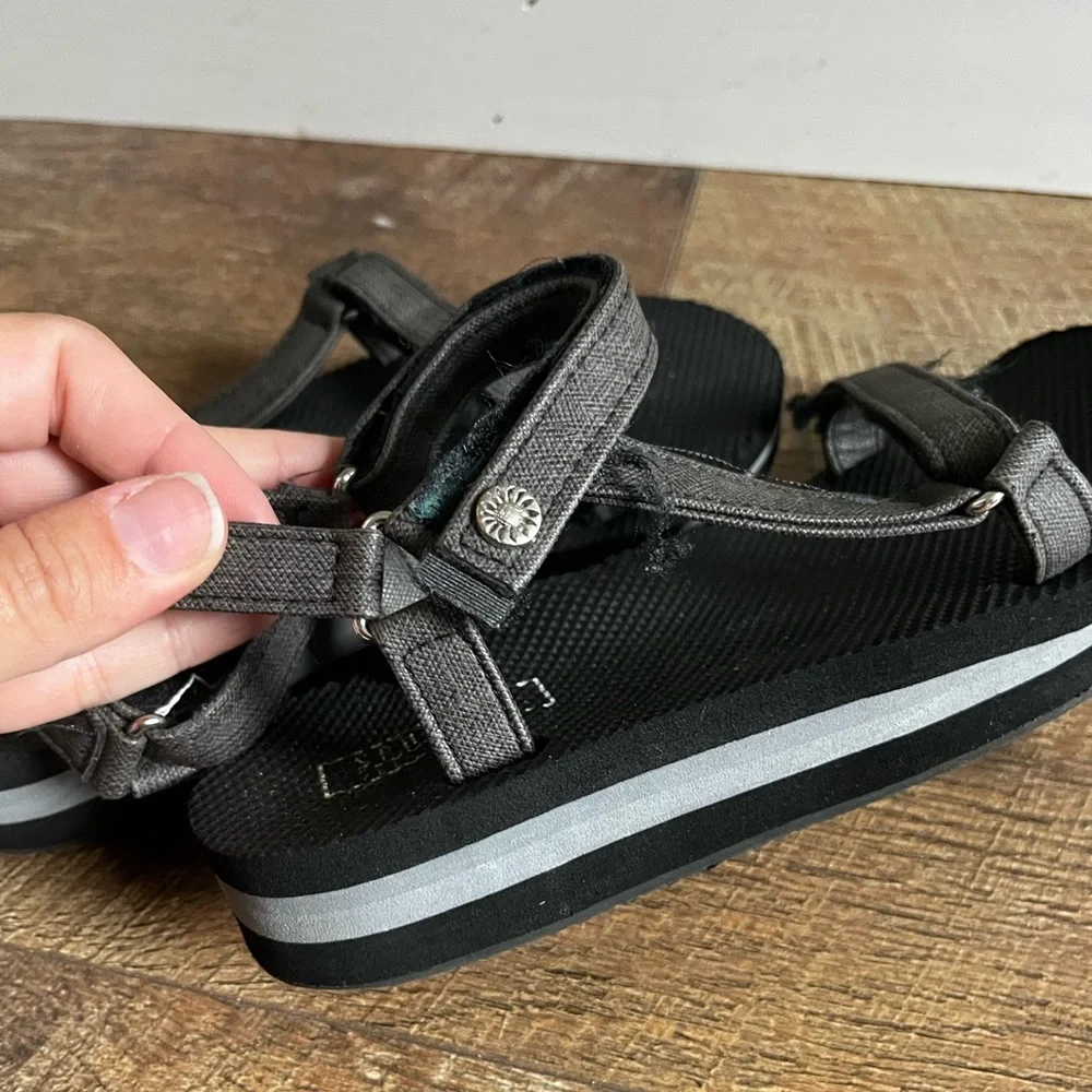 Yellow Box comfortable black
