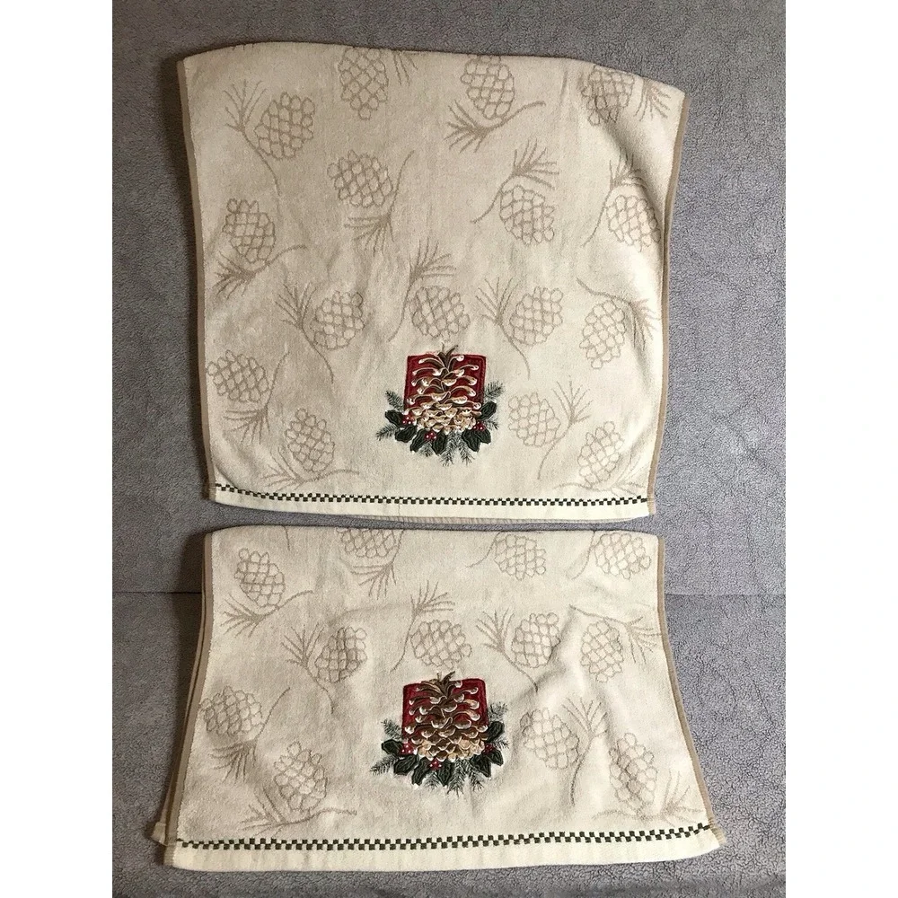 Holiday 2 pc Bath Towel Set‎ Embroidered Christmas Pinecone
