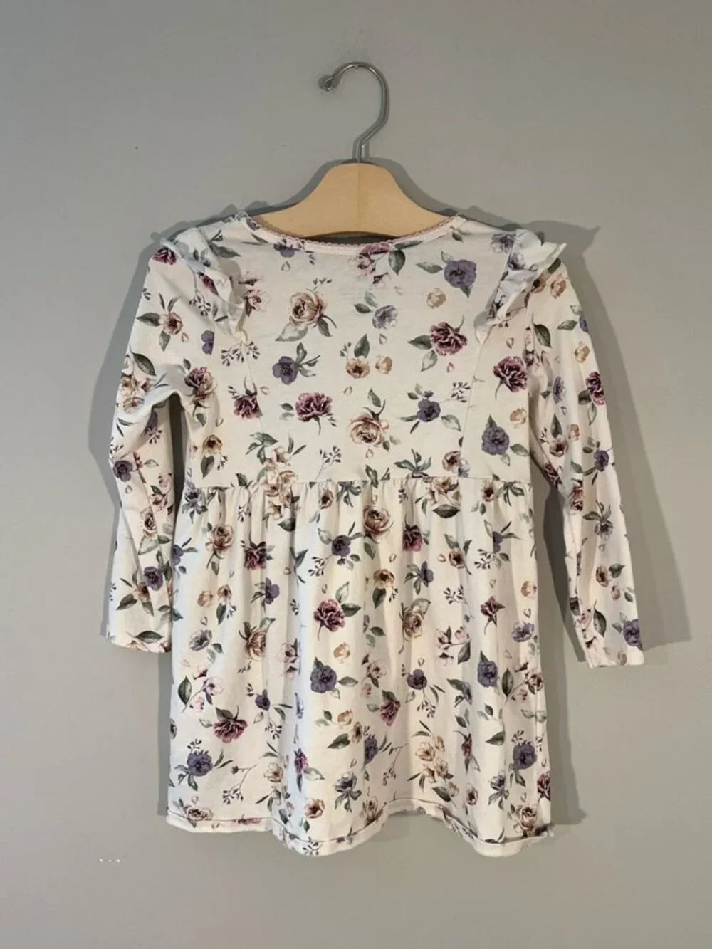 Zara follow us