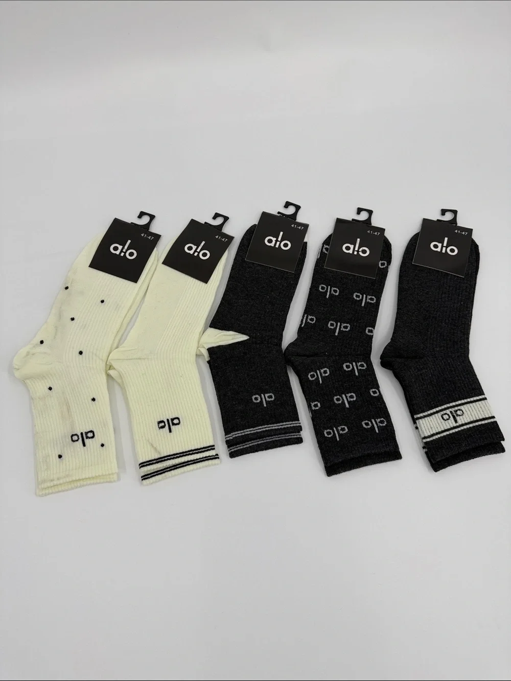 5 Pcs ALO Yoga Crew Socks - Black & Cream Variety Pack