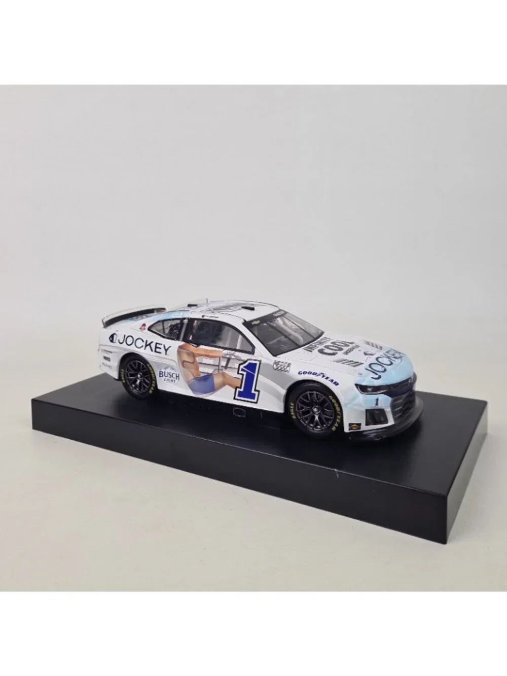 Lionel racing 24
