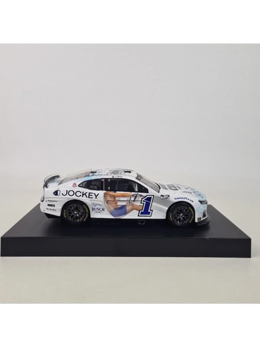 Lionel racing 24