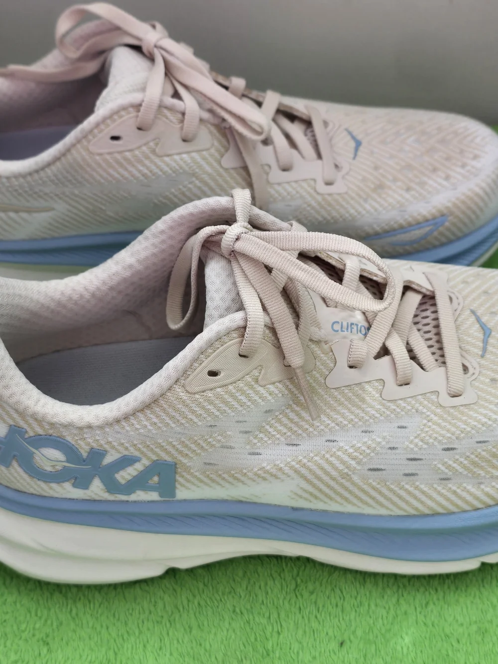 Hoka light beige